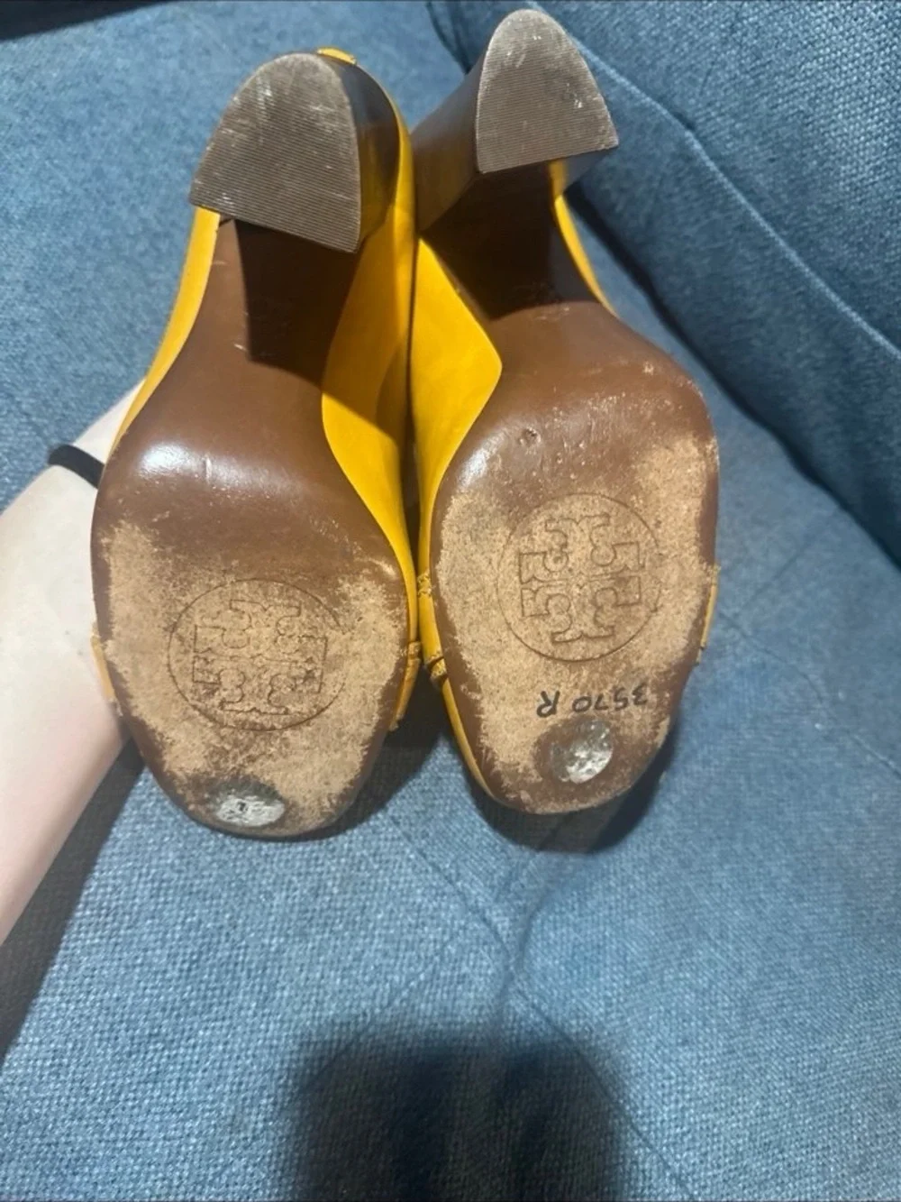 Tory Burch Mustard Leather Logo-Accent Pumps